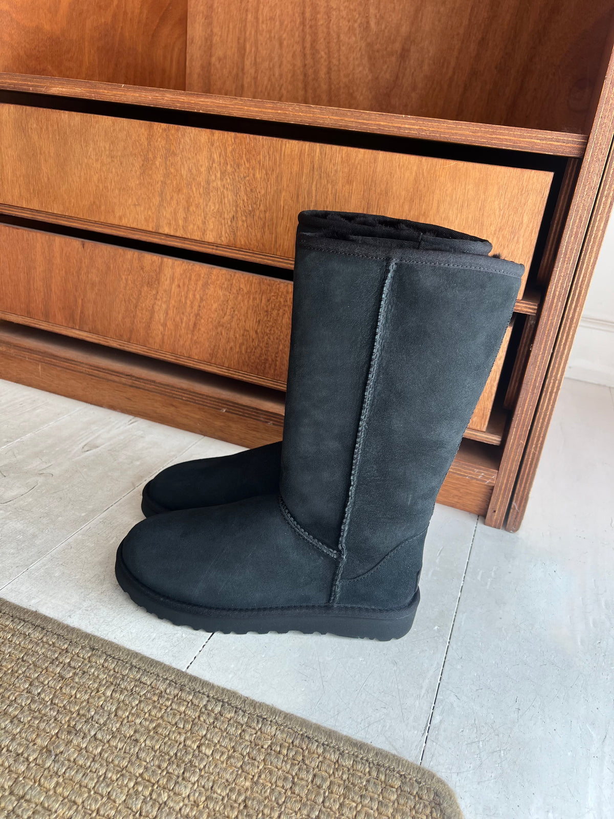 UGG Tall, Black