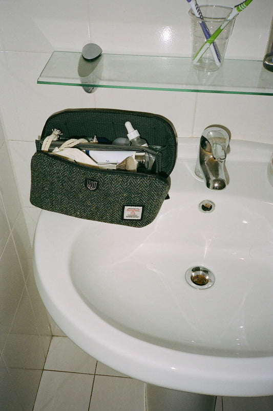 TOILETRY BAG