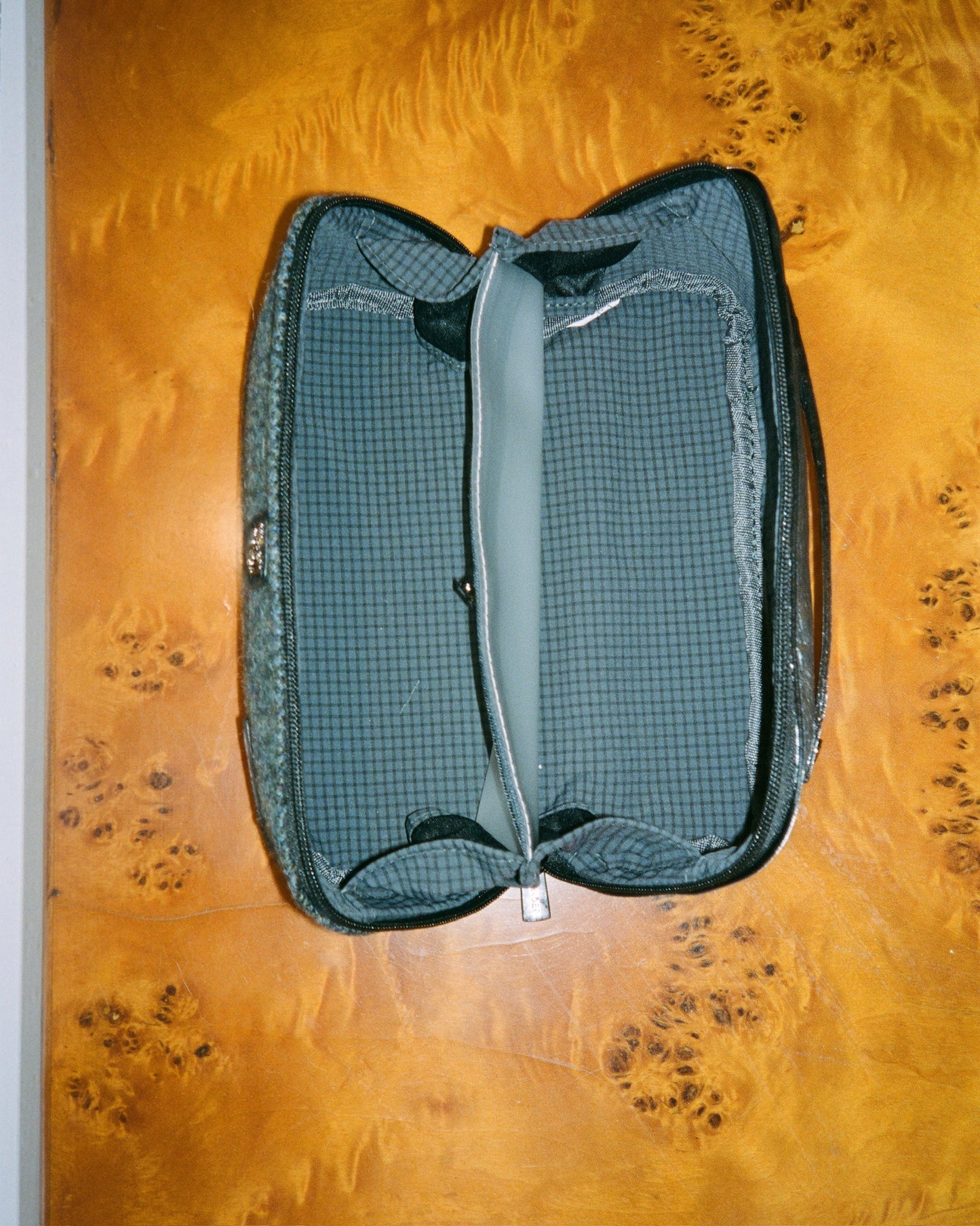 TOILETRY BAG