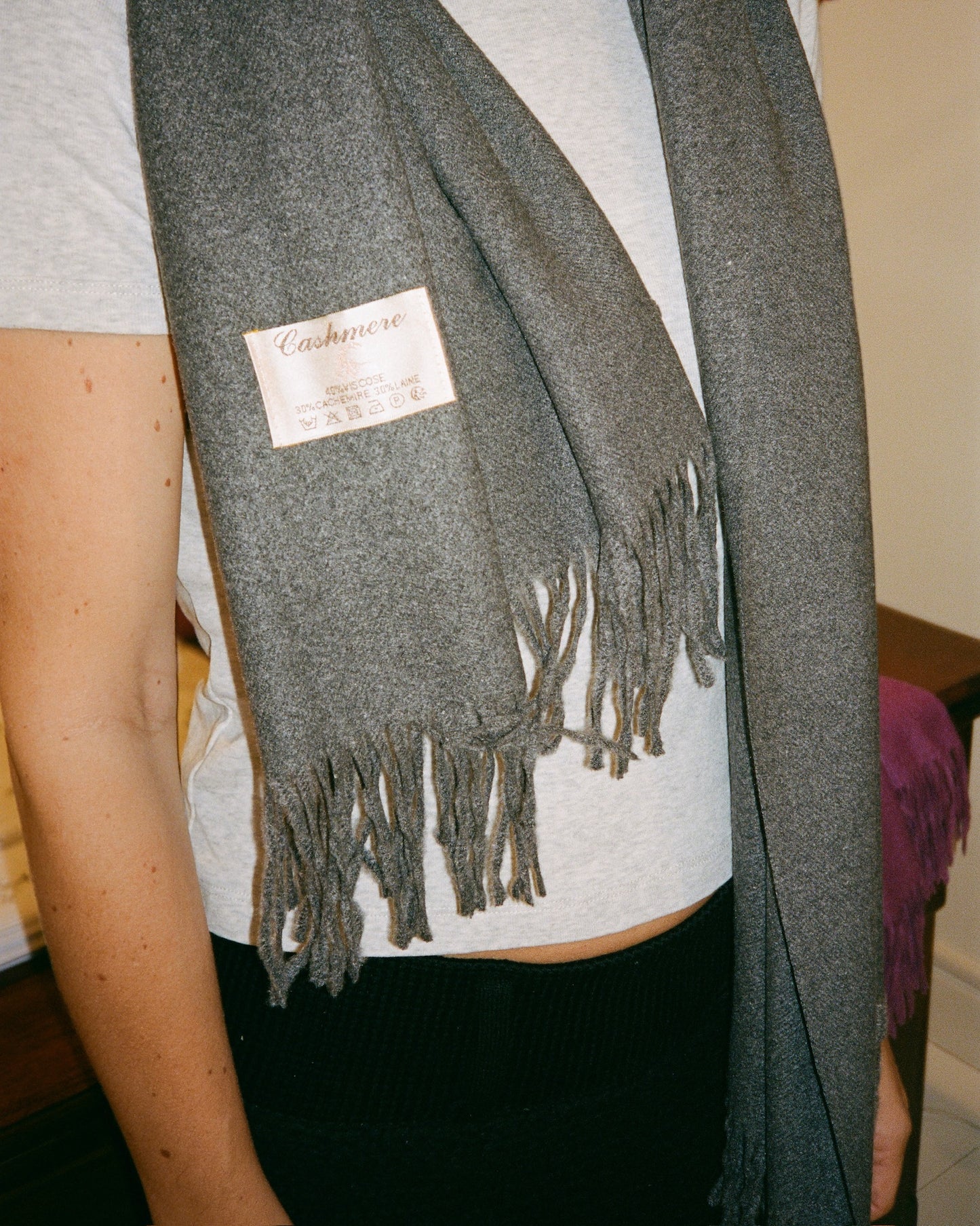 GREY SCARF