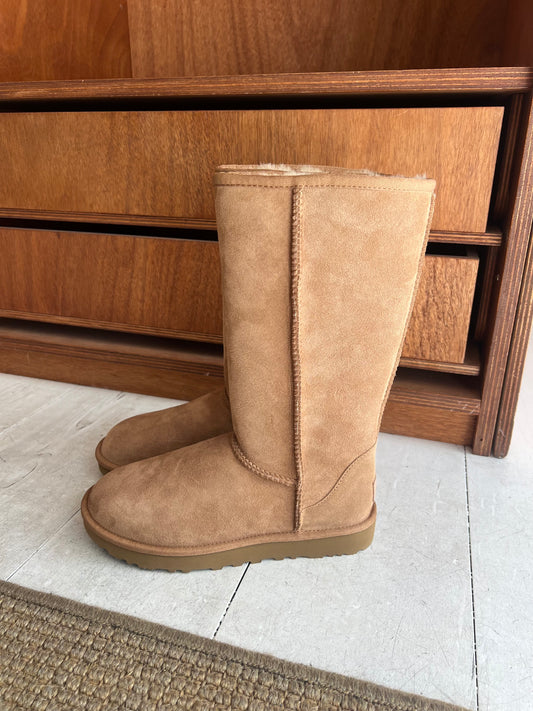 UGG Tall, Chestnut